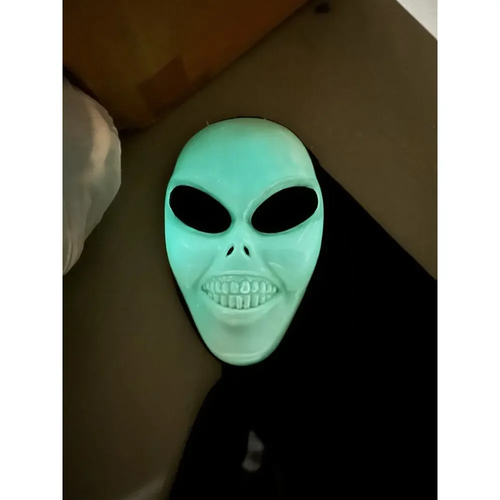 2000 Masquerade Magic Visible Visitors Alien Halloween Mask Glow-In-Dark SCARY
